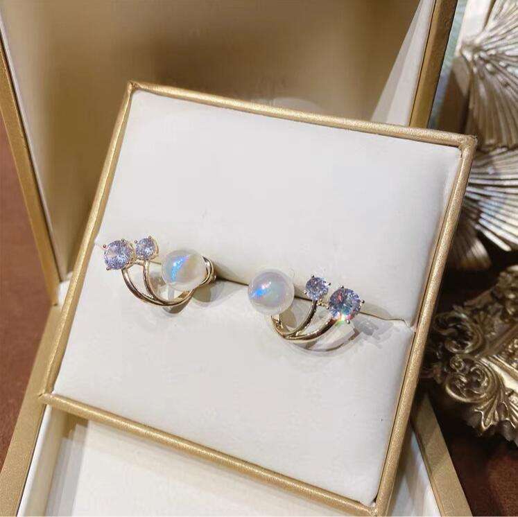 Bling-Crystal-and-Pearl-Earrings 1