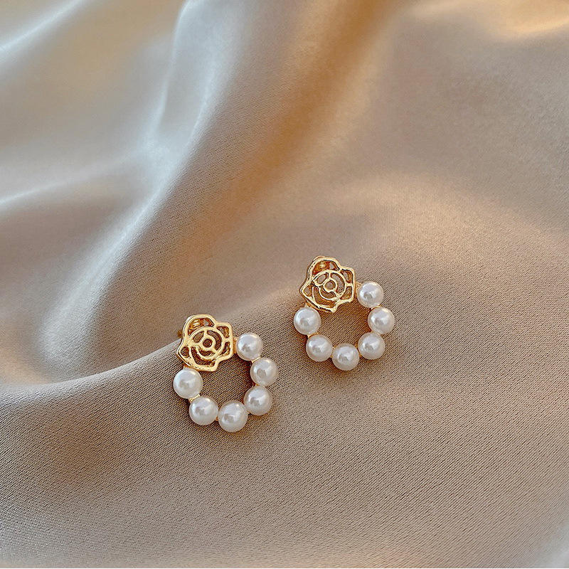 Golden-Flower-Pearls-Earrings 1