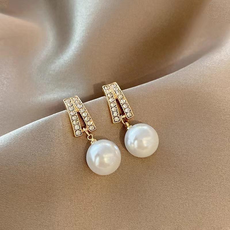 Minimalist-Crystal-Pearldrop-Earrings 1