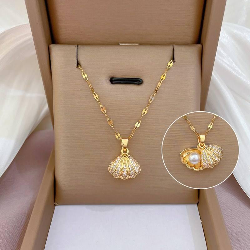 Radiant Reef Shell Necklace 2