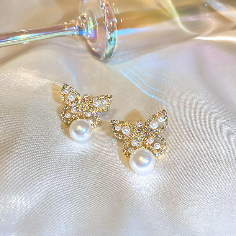 Rhinestone-Butterfly-Pearl-Earrings 1