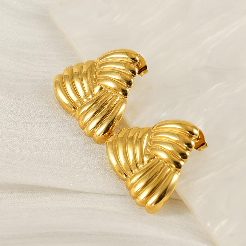 Twisted Elegance Striped Golden Earrings
