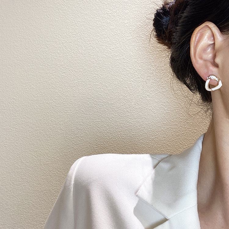 Twisted-Style-Rhinestone-Earrings 2