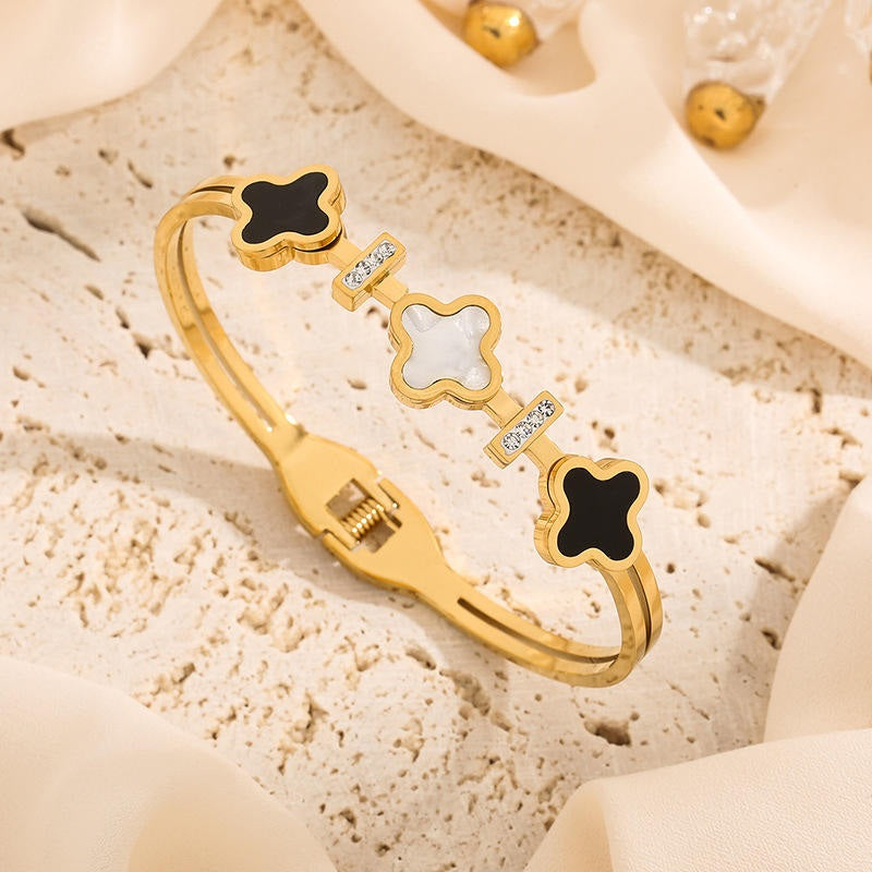 Shimmering Clovers Anti-Tarnish Bracelet