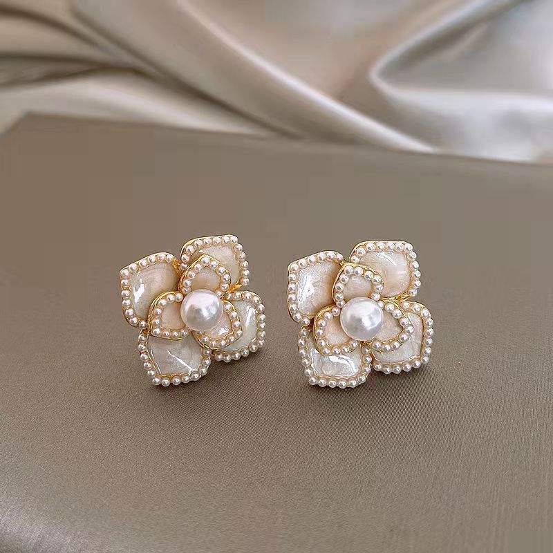 Beaded-Flower-Pearl-Earrings 1