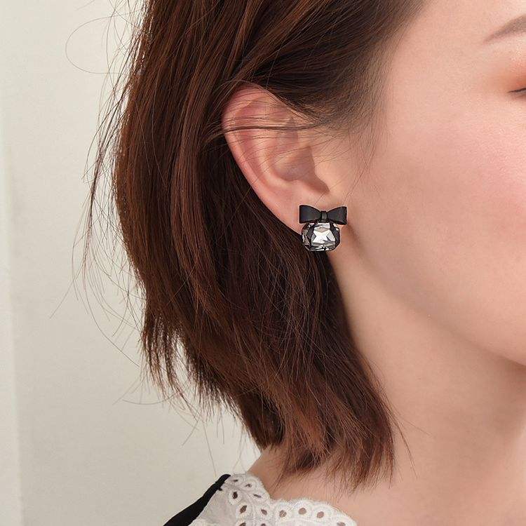 Black-Bow-Stud-Earrings 2