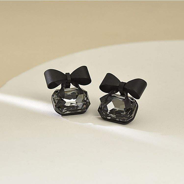 Black-Bow-Stud-Earrings 3
