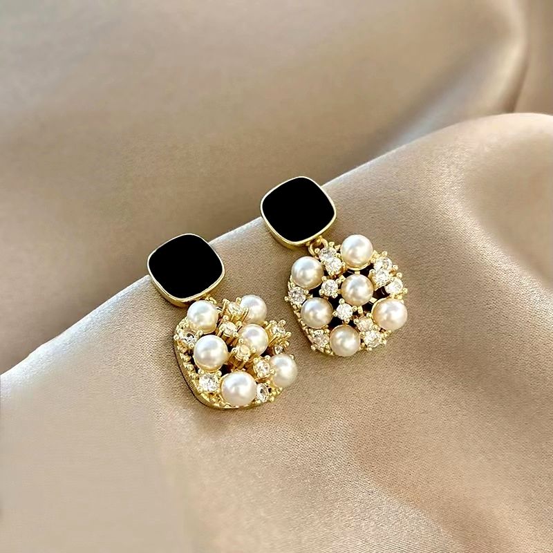 Black-Enamel-Square-Pearls-Earrings 1