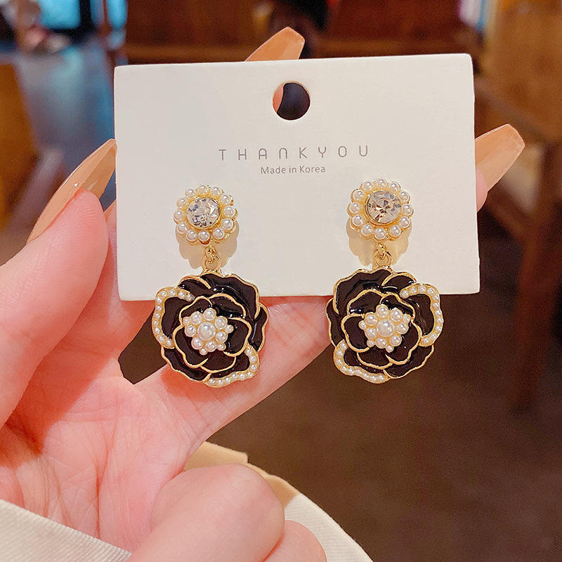 Black-Flower-Drop-Earrings 1