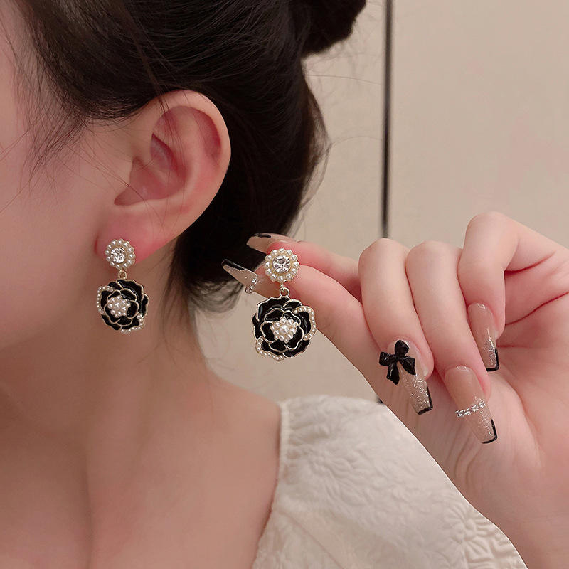 Black-Flower-Drop-Earrings 2