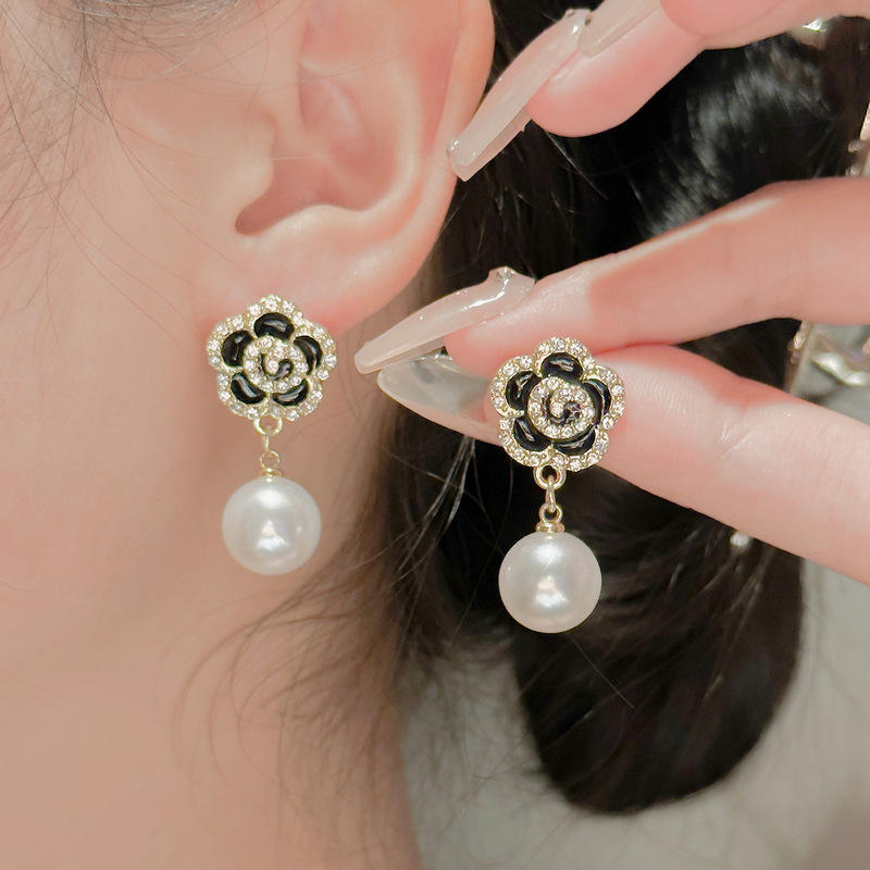 Black-Flower-Pearl-Drop-Earrings 2