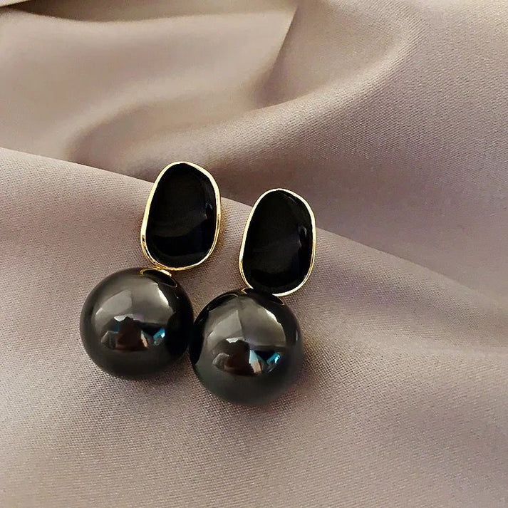 Black-Gold-Pearl-Earrings 1