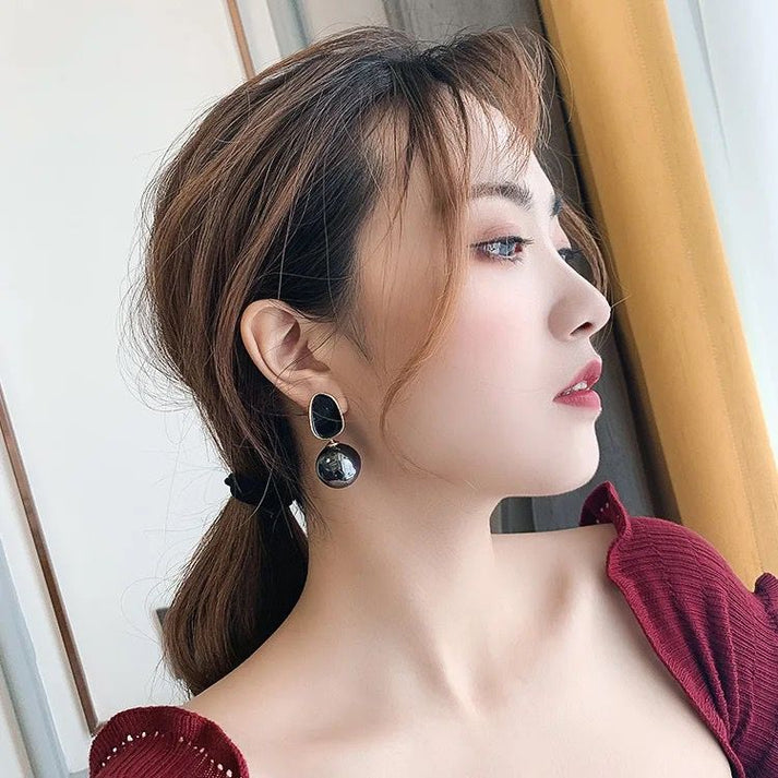 Black-Gold-Pearl-Earrings 2