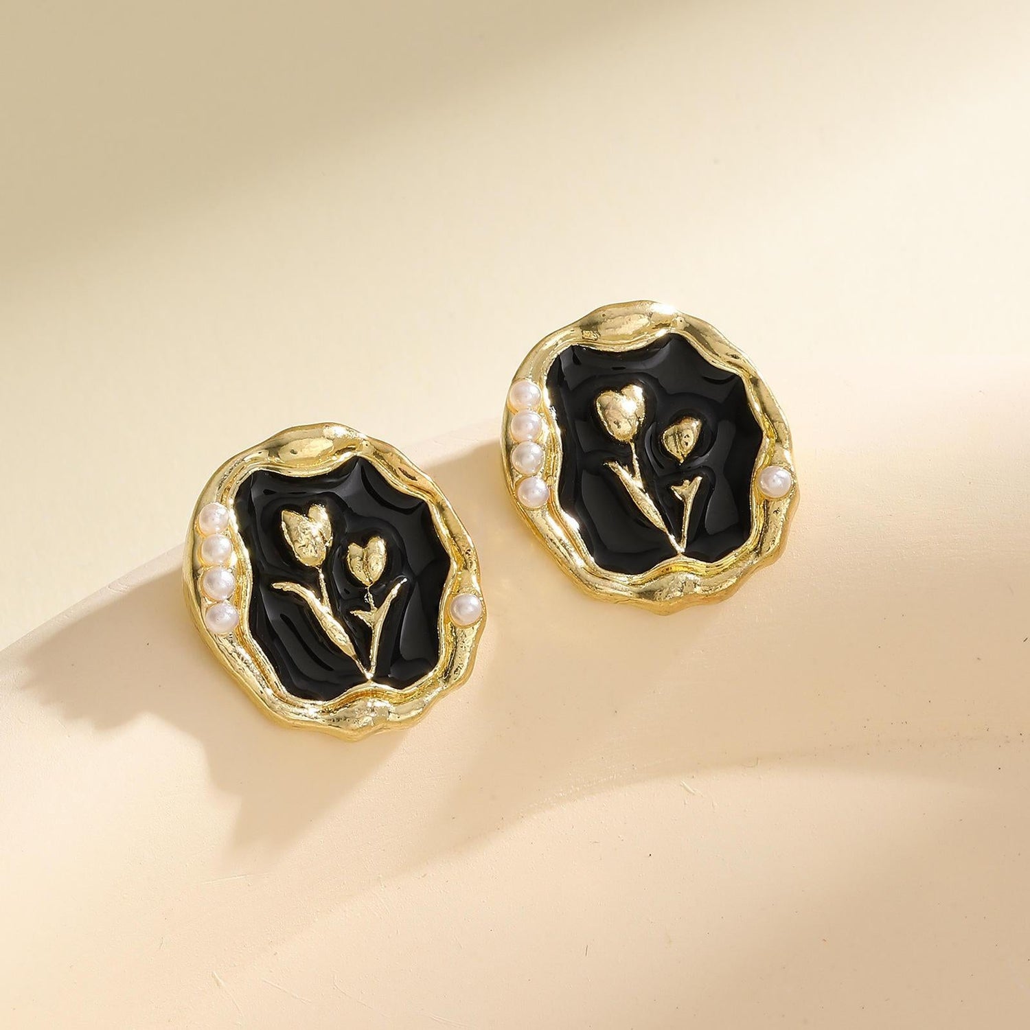 Black Gold Tulip Stud Earrings