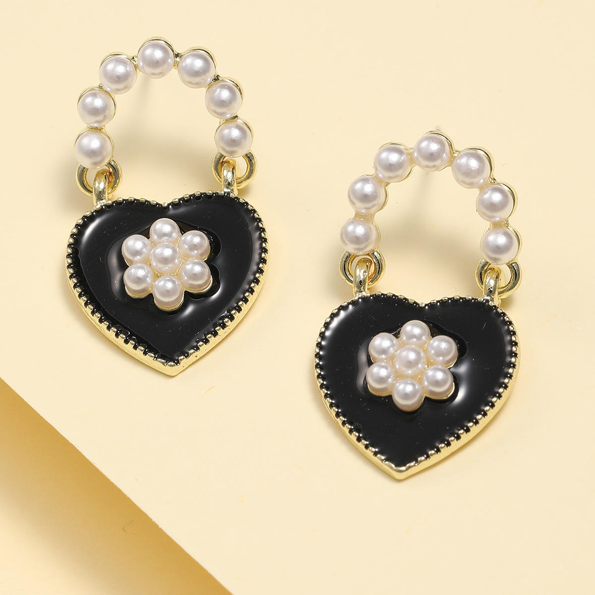 Black-Heart-of-Pearls-Earrings 3