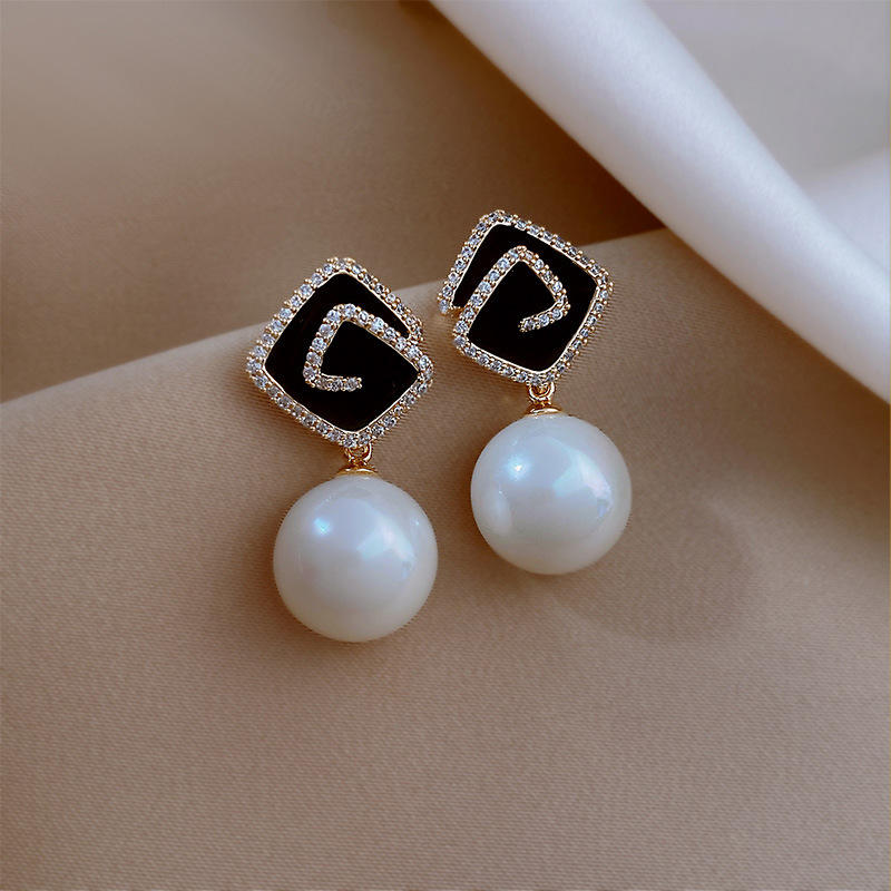 Black-Square-Pearl-Drop-Earrings 1