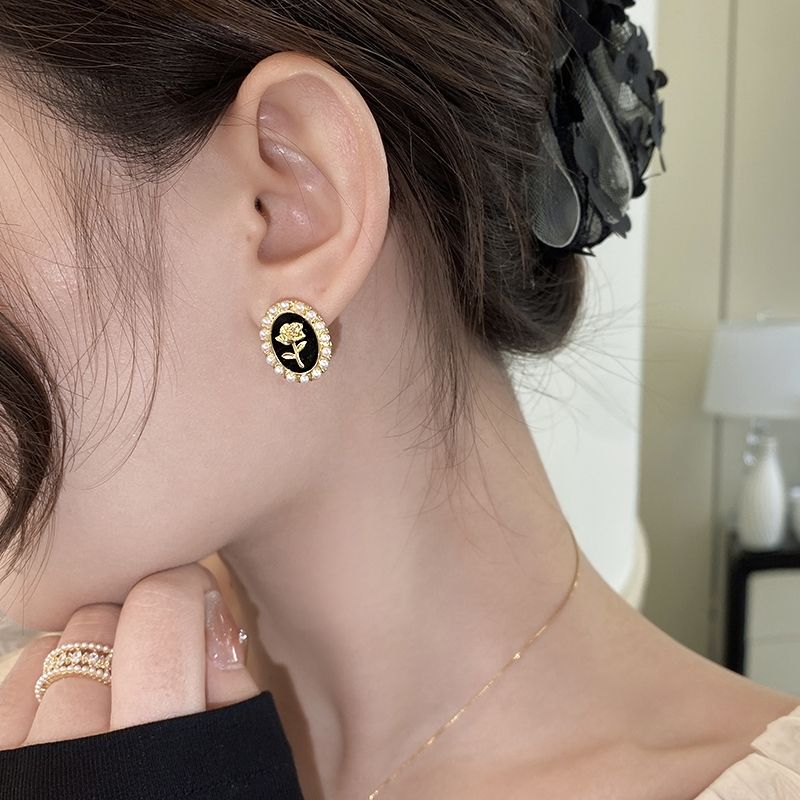 Black-and-Gold-Rose-Earrings 2