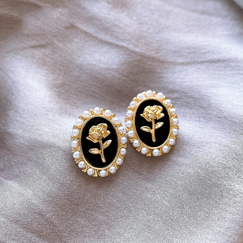 Black-and-Gold-Rose-Earrings 3