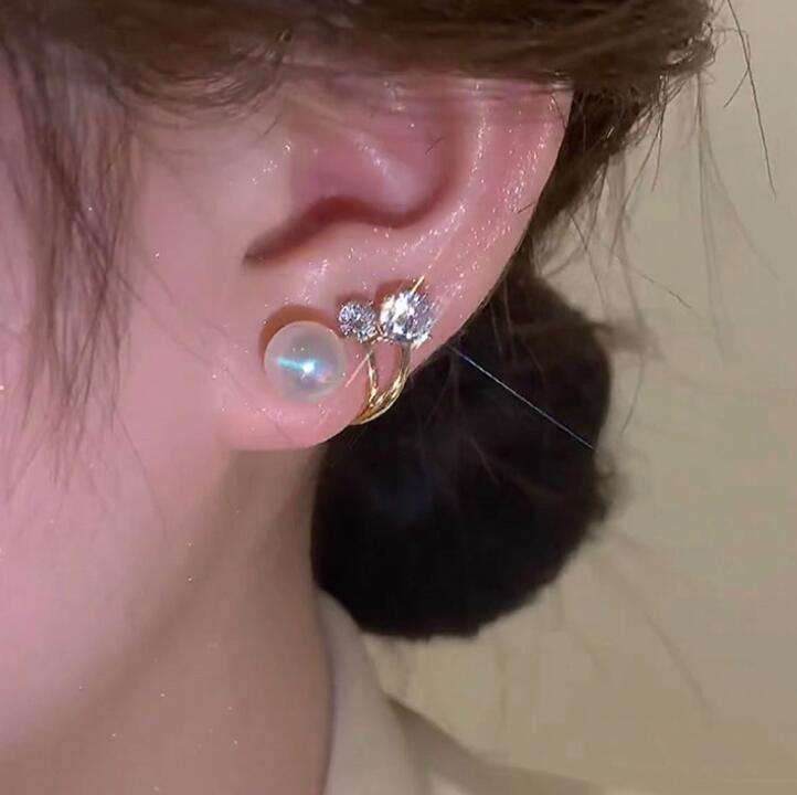 Bling-Crystal-and-Pearl-Earrings 2