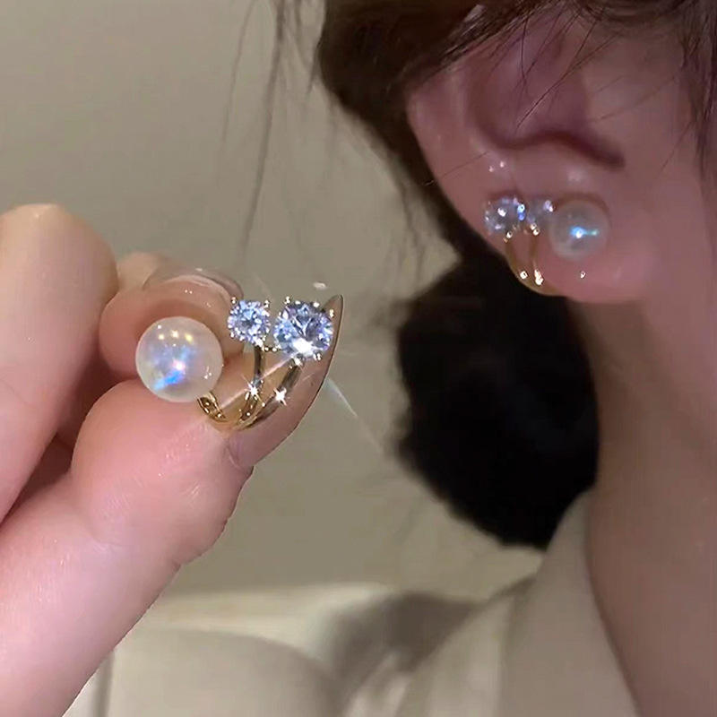 Bling-Crystal-and-Pearl-Earrings 3