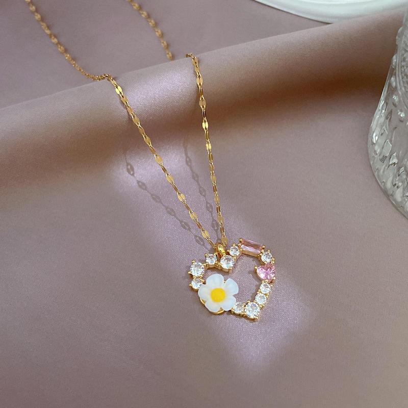 Blooming Heart Crystal Necklace 1 