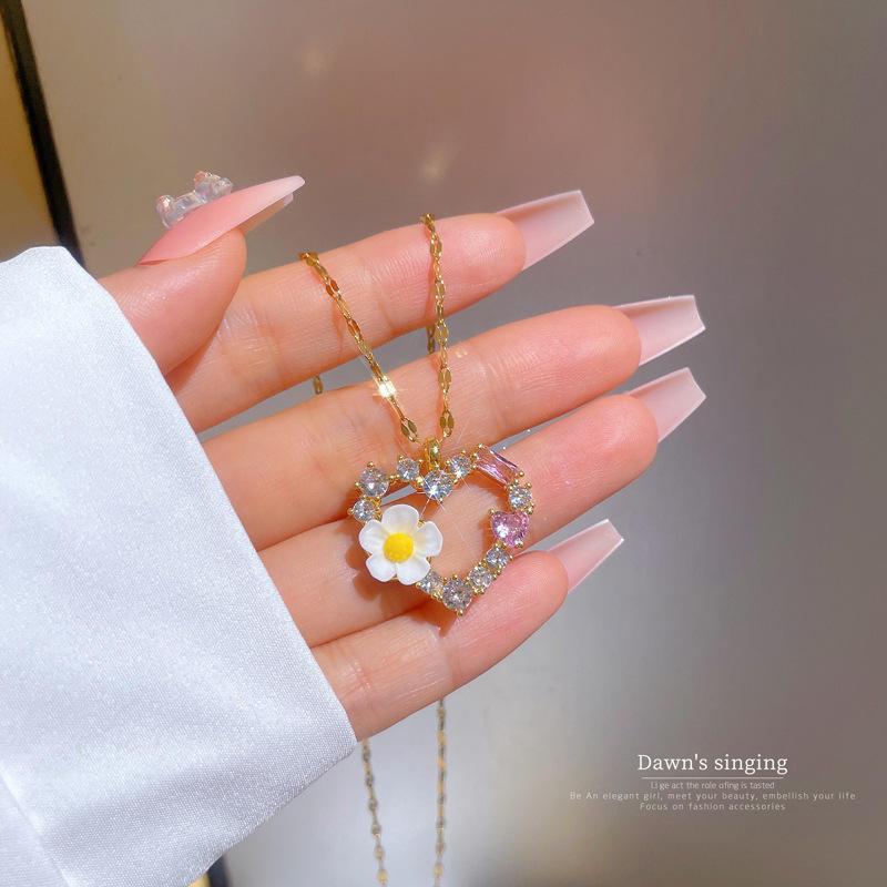 Blooming Heart Crystal Necklace 2 