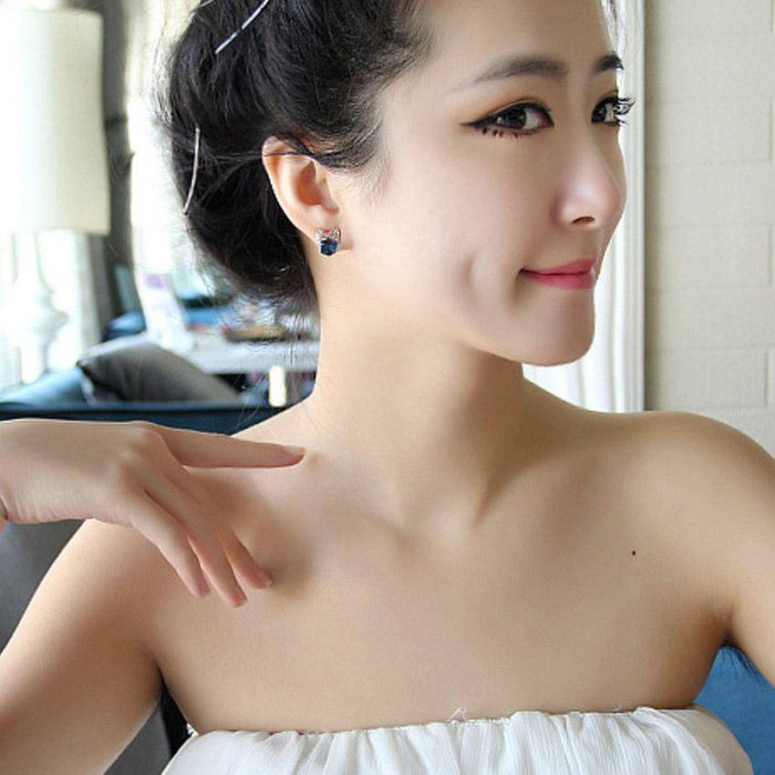 Blue-Crystal-Stud-Earrings 2