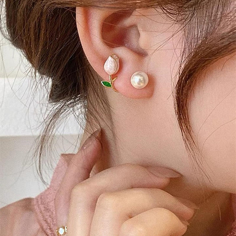 Blush-Tulip-Pearl-Earrings 2