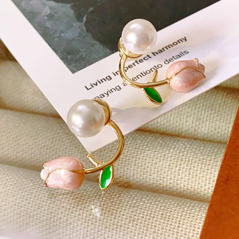 Blush-Tulip-Pearl-Earrings 3