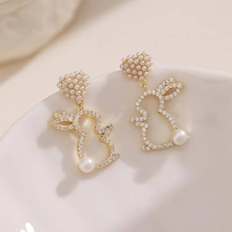 Bunny-Heart-Crystal-Earrings 1
