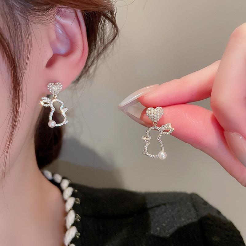 Bunny-Heart-Crystal-Earrings 2