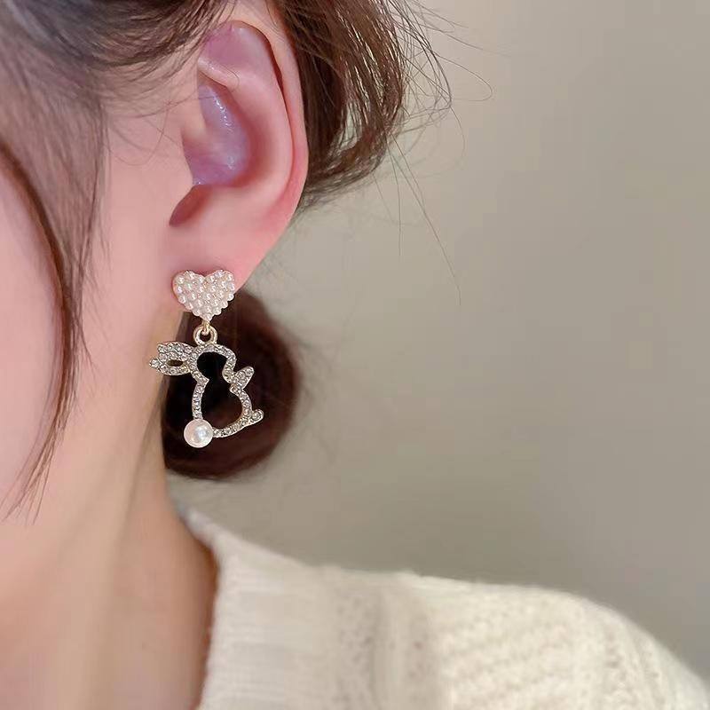 Bunny-Heart-Crystal-Earrings 3
