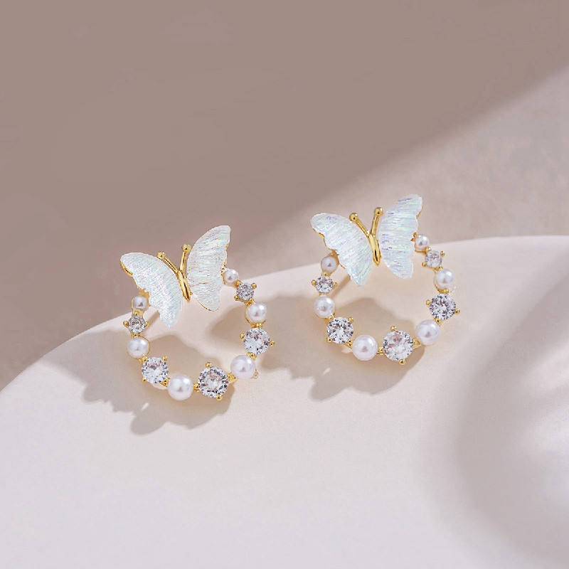 Butterfly-Circle-of-Pearls-Earring 3