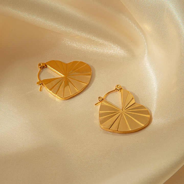 Chic Gold Aura Fan Earrings