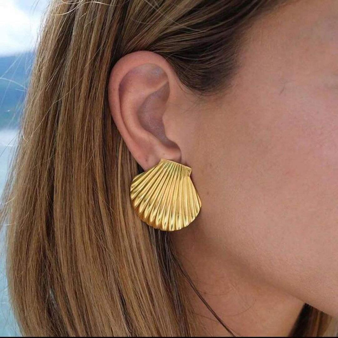 Chic Gold Shell Statement Earrings