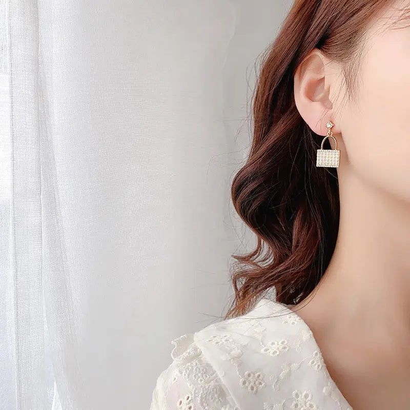 Classy-Pearls-Bag-Earrings 2