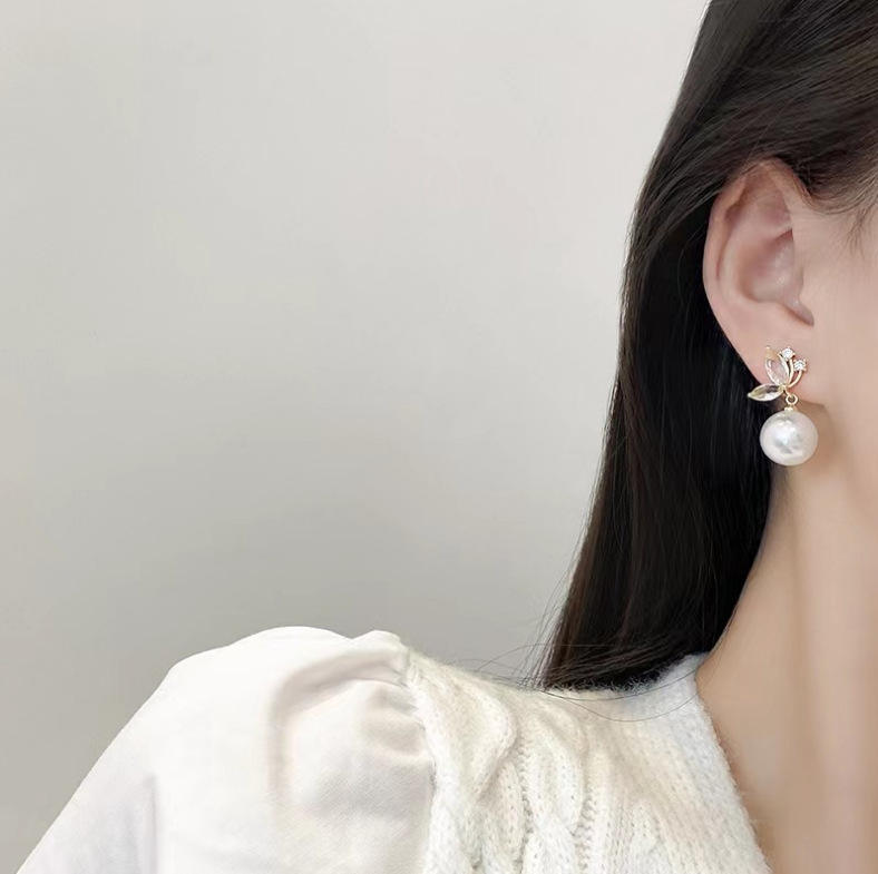 Crystal-Butterfly-Pearl-Earrings 2