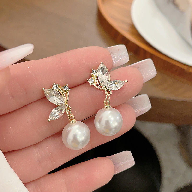 Crystal-Butterfly-Pearl-Earrings 3