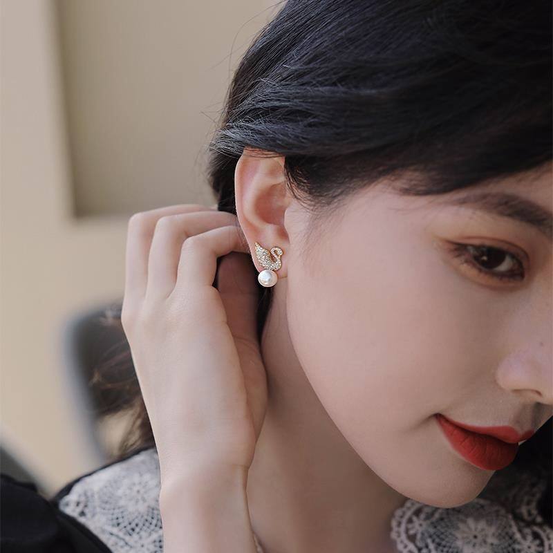 Crystal-Swans-Pearl-Earrings 2
