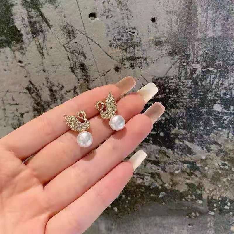 Crystal-Swans-Pearl-Earrings 3