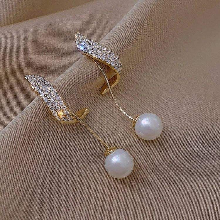 Crystal-Tassel-Pearl-Earrings 1