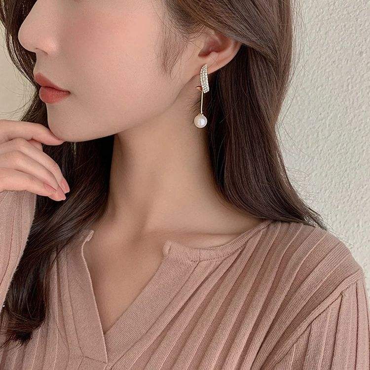 Crystal-Tassel-Pearl-Earrings 2