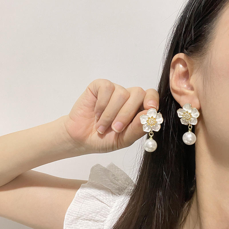 Cute-Flower-Pearldrop-Earrings 2