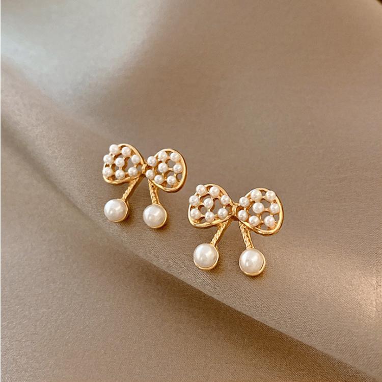 Cute-Pearly-Bowknot-Earrings 1