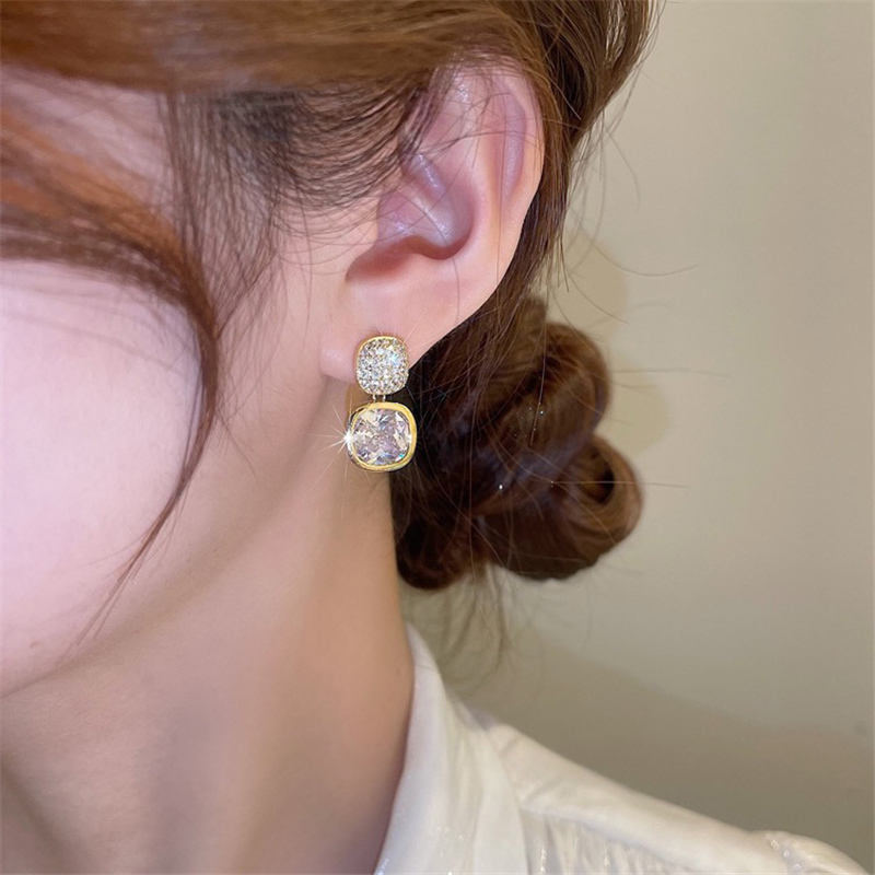 Fantasy-Crystal-Party-Earrings 2