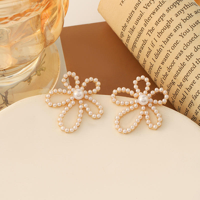 Flower-of-Pearls-Earrings 1