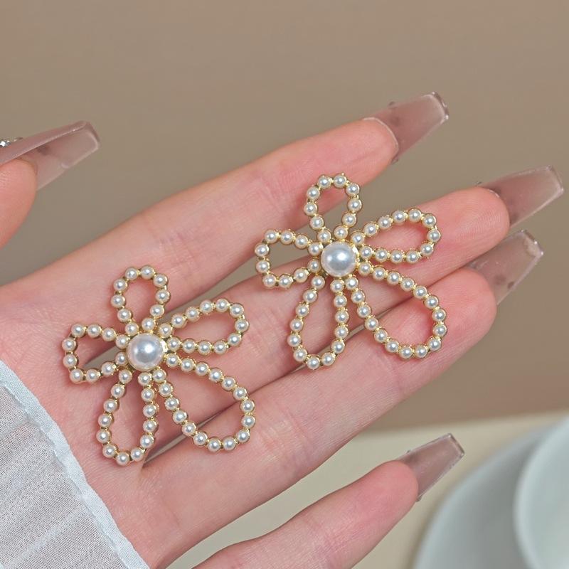 Flower-of-Pearls-Earrings 3
