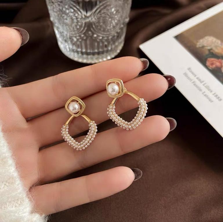 Geometric-Pearl-Dangle-Earrings 2