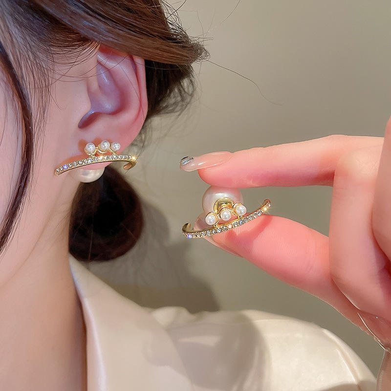 Glamorous-Crystal-Arch-Earrings 2