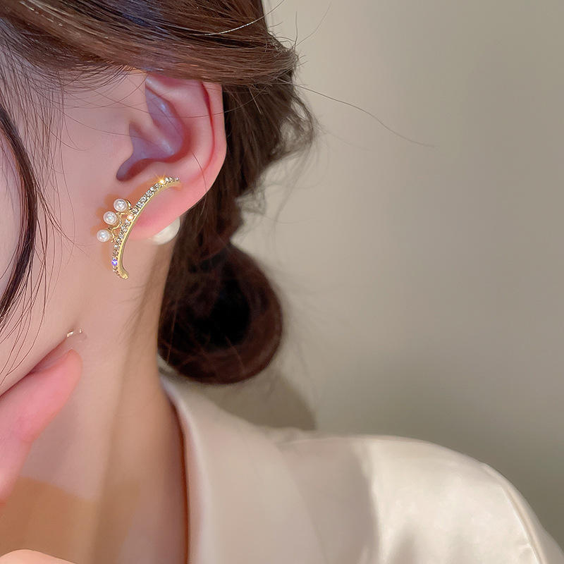 Glamorous-Crystal-Arch-Earrings 3
